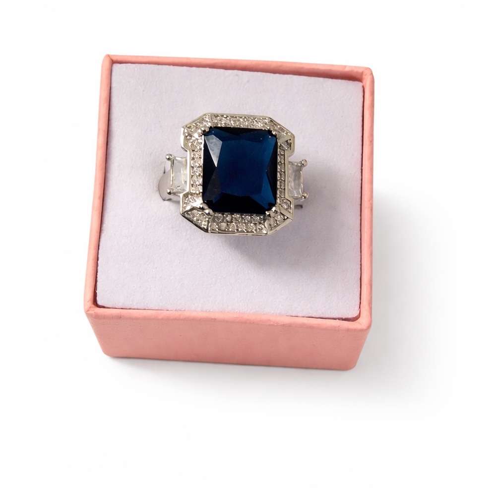 ✅🌹Elegant Silver Ring with Deep Blue Center Stone